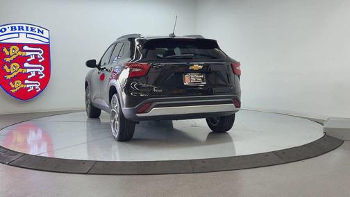 Mosaic Black Metallic 2025 Chevrolet Trax LT