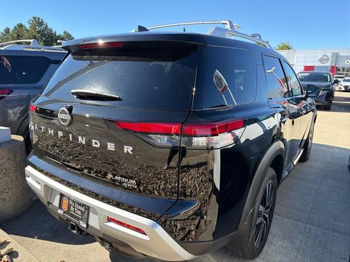2025 Nissan Pathfinder Platinum 4WD