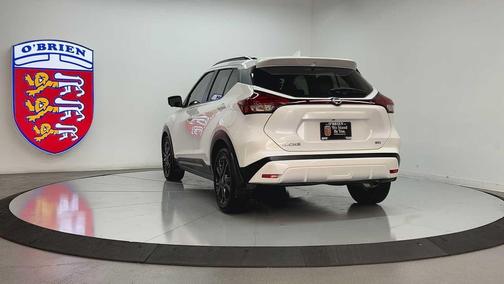 2022 Nissan Kicks SR
