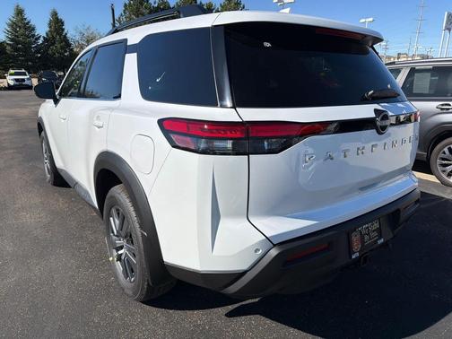 2025 Nissan Pathfinder SV 4WD