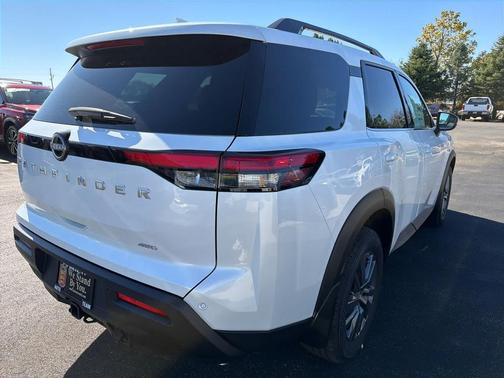 2025 Nissan Pathfinder SV 4WD
