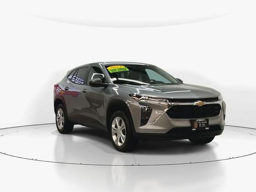 Sterling Gray Metallic 2024 Chevrolet Trax LS