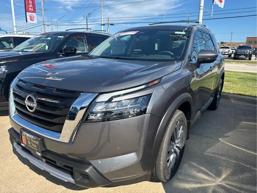 2025 Nissan Pathfinder SL 4WD