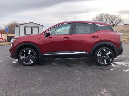 2025 Nissan Kicks SR