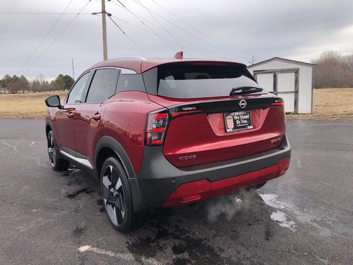 2025 Nissan Kicks SR
