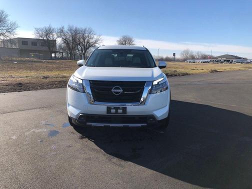 2025 Nissan Pathfinder SL 4WD