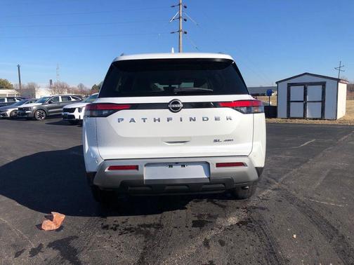 2025 Nissan Pathfinder SL 4WD