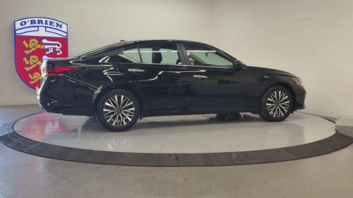 Super Black 2023 Nissan Altima 2.5 SV