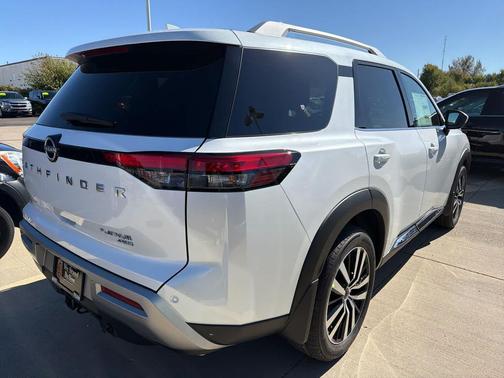 2025 Nissan Pathfinder Platinum 4WD