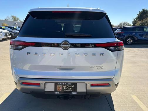 2025 Nissan Pathfinder Platinum 4WD