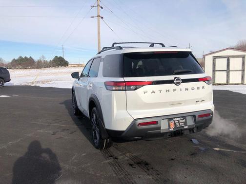 2026 Nissan Pathfinder SL