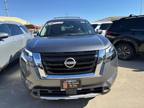 2025 Nissan Pathfinder Platinum 4WD