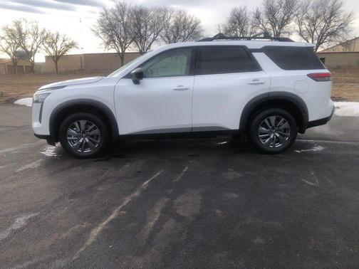 2026 Nissan Pathfinder SV