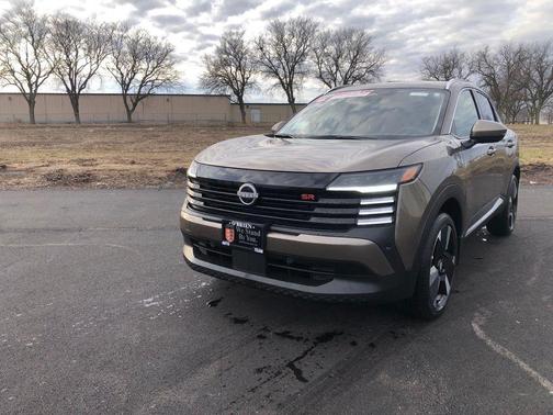 2025 Nissan Kicks SR