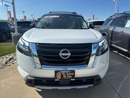 2025 Nissan Pathfinder Platinum 4WD