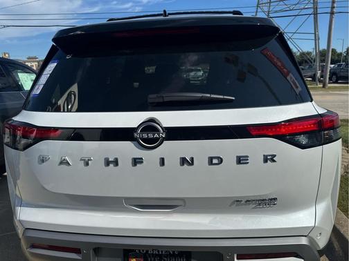 2025 Nissan Pathfinder Platinum 4WD