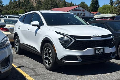 White Pearl 2025 Kia Sportage EX