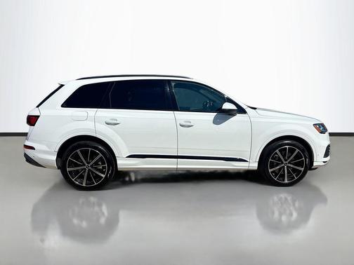 2022 Audi Q7 55 Premium Plus