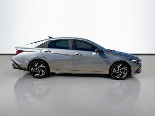 2025 Hyundai ELANTRA HEV Limited