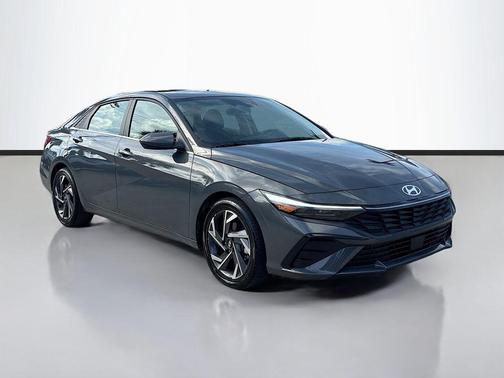 2025 Hyundai ELANTRA SEL