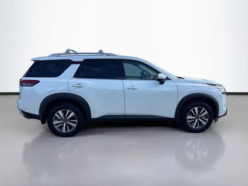 2025 Nissan Pathfinder SL FWD