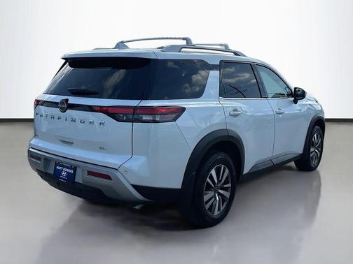 2025 Nissan Pathfinder SL FWD