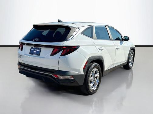 2023 Hyundai TUCSON SE