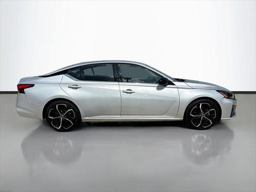 2023 Nissan Altima SR FWD