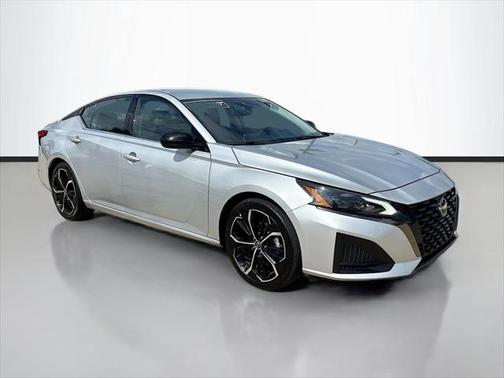 2023 Nissan Altima SR FWD