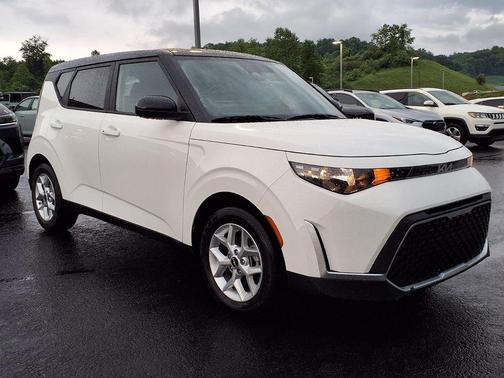 Clear White/Black Roof 2025 Kia Soul S