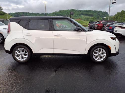 Clear White/Black Roof 2025 Kia Soul S