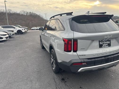 Wolf Gray 2022 Kia Sorento EX