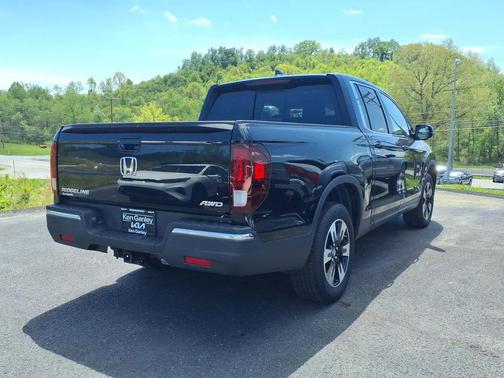 Crystal Black Pearl 2020 Honda Ridgeline RTL