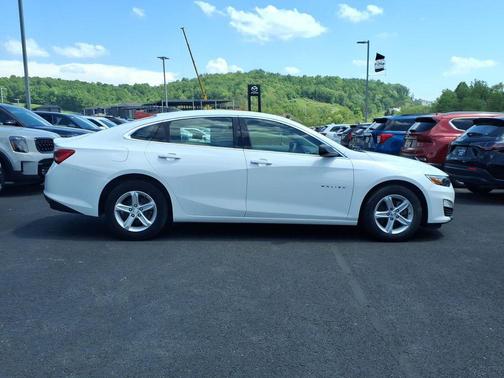 Summit White 2019 Chevrolet Malibu 1LS