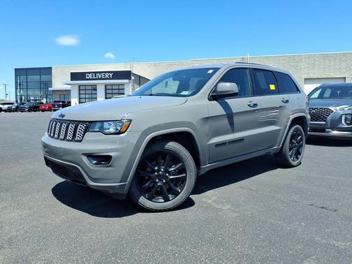 Sting-Gray Clearcoat 2020 Jeep Grand Cherokee Altitude