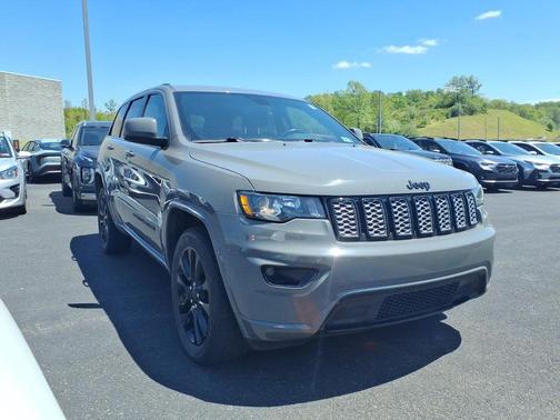 Sting-Gray Clearcoat 2020 Jeep Grand Cherokee Altitude
