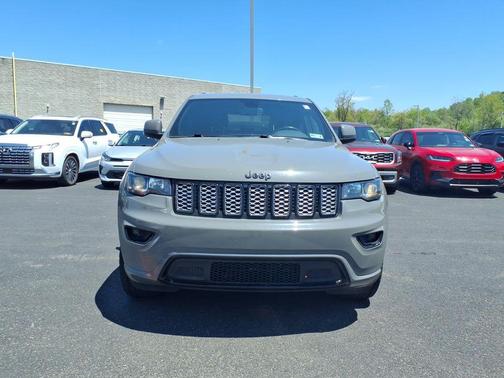 Sting-Gray Clearcoat 2020 Jeep Grand Cherokee Altitude