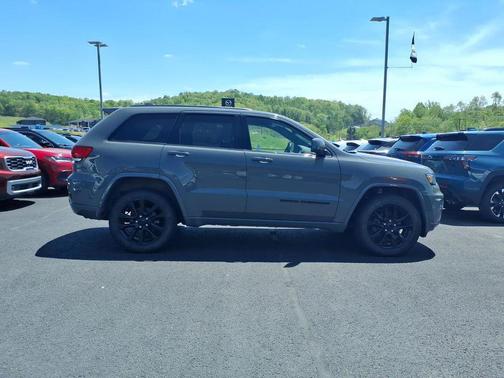 Sting-Gray Clearcoat 2020 Jeep Grand Cherokee Altitude