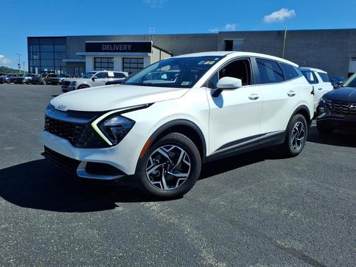 Snow White Pearl 2023 Kia Sportage LX