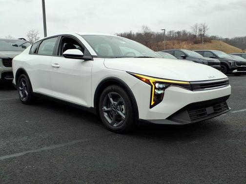 2025 Kia K4 LX