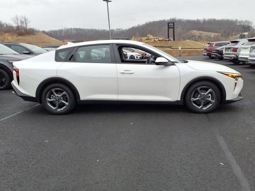 2025 Kia K4 LX