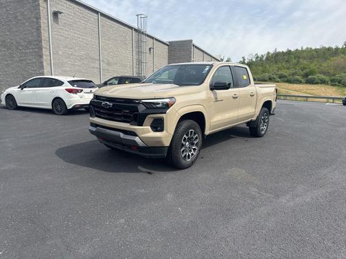 Sand Dune Metallic 2023 Chevrolet Colorado Z71