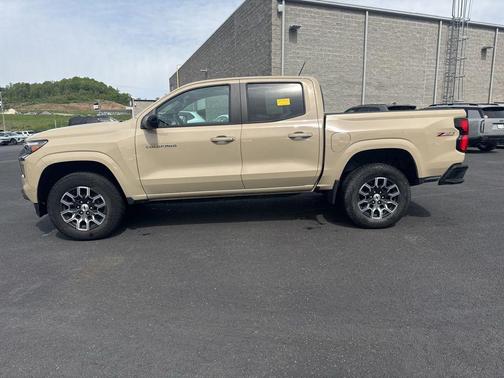 Sand Dune Metallic 2023 Chevrolet Colorado Z71