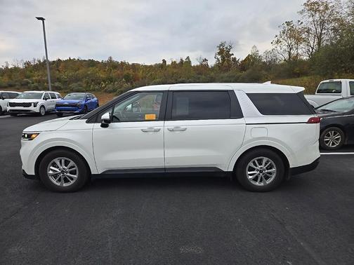 2023 Kia Carnival LX