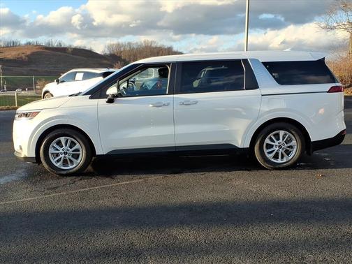 2023 Kia Carnival LX