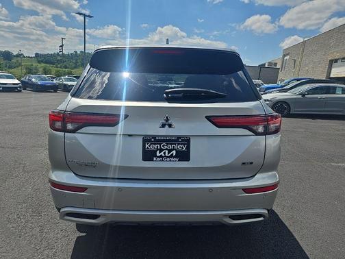 Alloy Silver Metallic 2022 Mitsubishi Outlander SE S-AWC