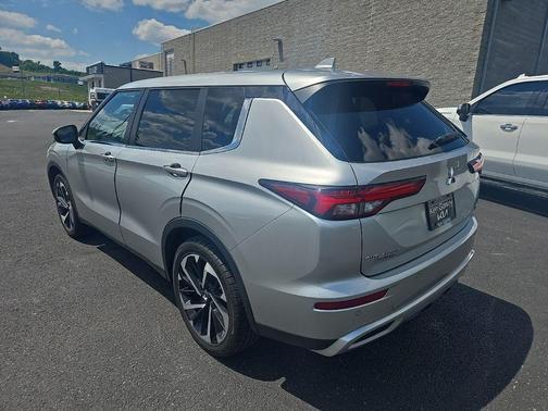 Alloy Silver Metallic 2022 Mitsubishi Outlander SE S-AWC