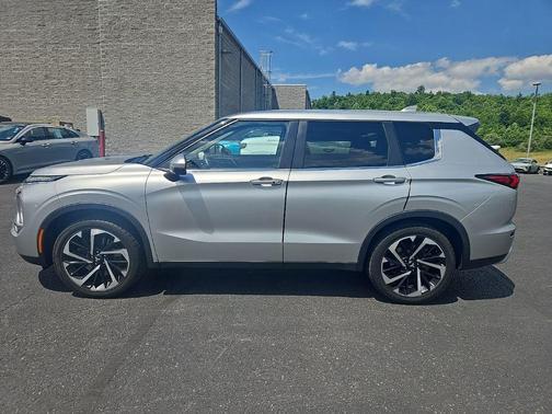 Alloy Silver Metallic 2022 Mitsubishi Outlander SE S-AWC