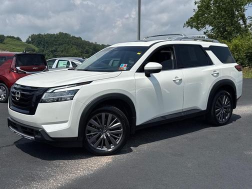 2023 Nissan Pathfinder SL 4WD