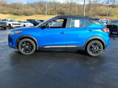 2022 Nissan Kicks SR